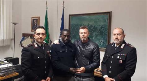 Parma, senegalese trova un Rolex per terra e lo restituisce al 